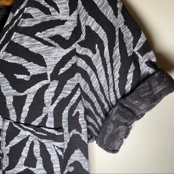 🔥SOLD🔥 Zebra Striped T-Shirt Black Gray Large - Picture 12 of 16